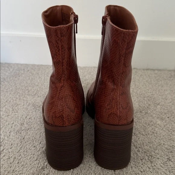 Universal Thread Brown Snake Print Ankle Boots - Size 9 - Picture 5 of 8